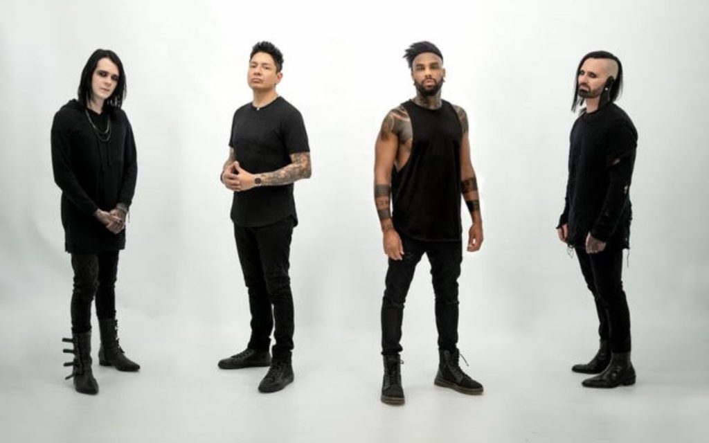 THE VEER UNION Drop “Sunk Your Teeth In”